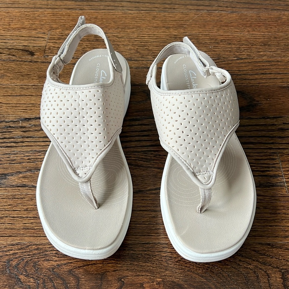 Clark’s Drift Blossom Sandal. Light Taupe. Women’s Sz 10. Excellent Condition.